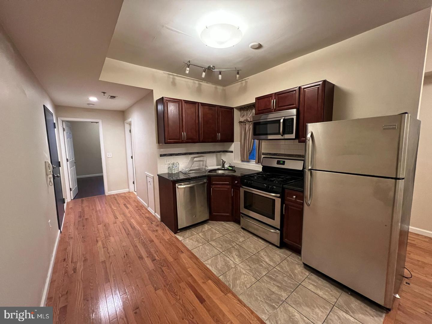 OLDE KENSINGTON - Residential Lease