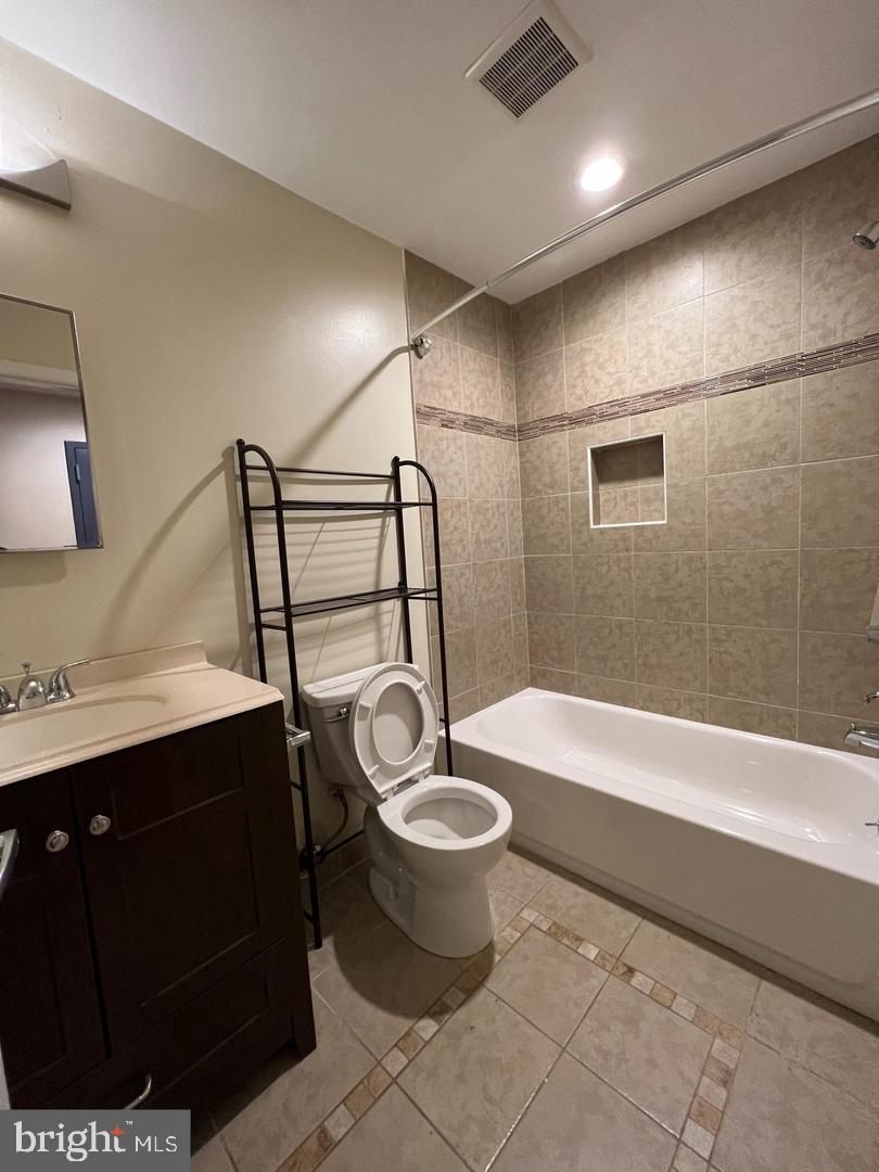 OLDE KENSINGTON - Residential Lease