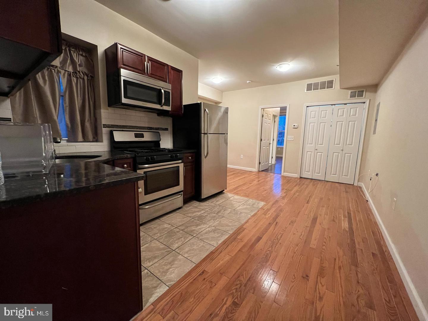 OLDE KENSINGTON - Residential Lease