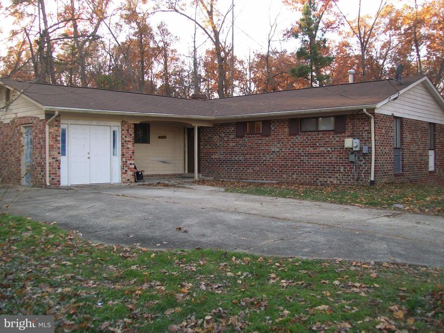 CU-DE SAC LIVING 4 BEDROOMS 3 BATH BRICK HOME, RENOVATED KITCHEN, AND BATHS. OPENED LIVING AREA AND BEDROOMS HAVE HARD WOOD FLOORS. LOT BACKS TO TREES. BASEMENT IS WALK-UP, HOUSE NEEDS PAINT, WEST SPRINGFIELD SCHOOL DISTRICT CLOSE TO SHOPPING, RESTAURANTS, MINUTES TO SPRINGFIELD TOWN CENTER, METRO AND I-95 &I-395, PENTAGON, FT BELVOIR. BELOW MARKET FOR THIS HOUSE IN THIS AREA!
