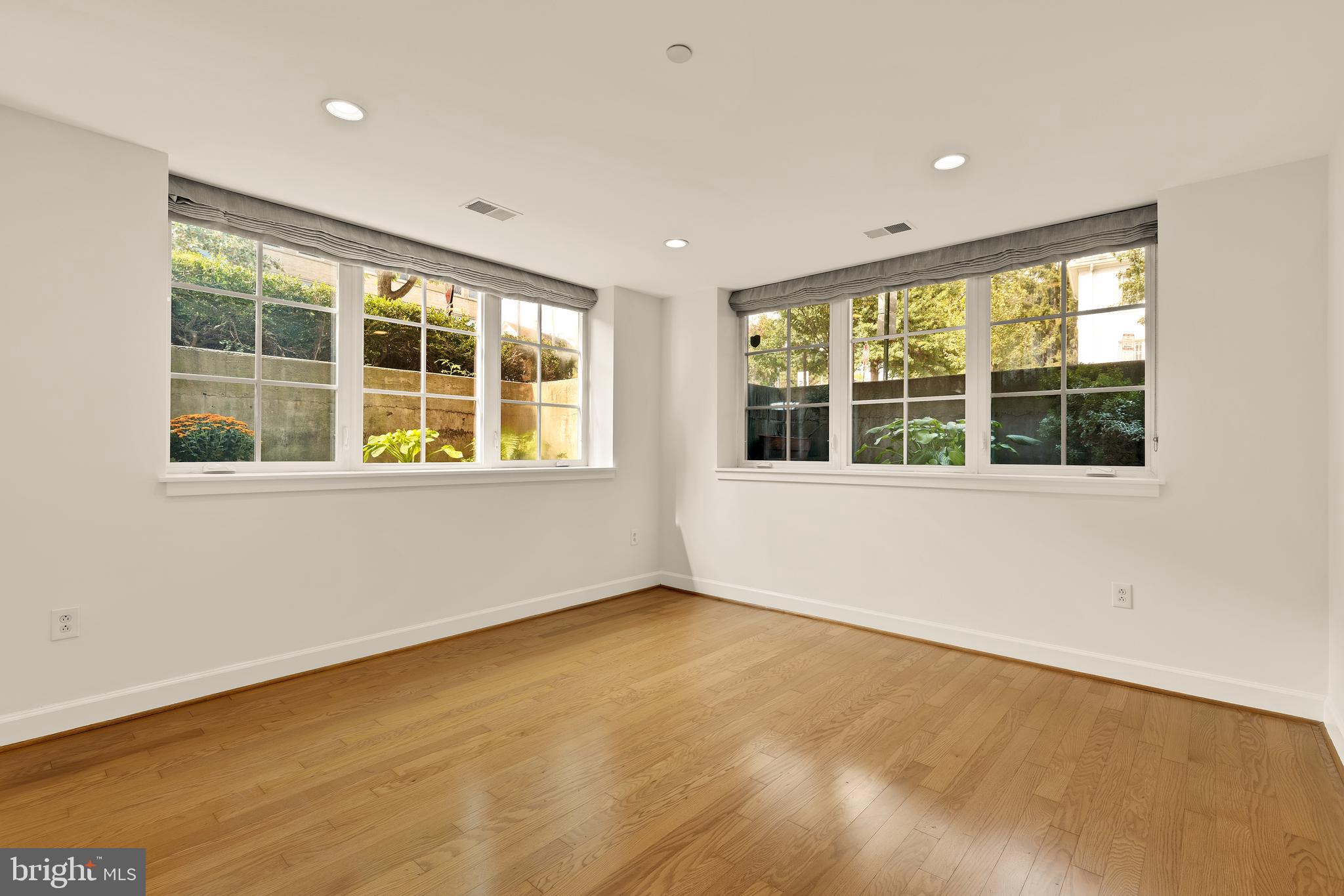 150 V STREET NW VL02