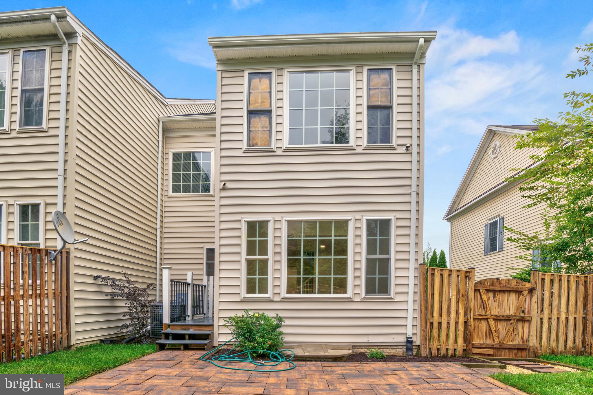 RIVER OAKS - Residential