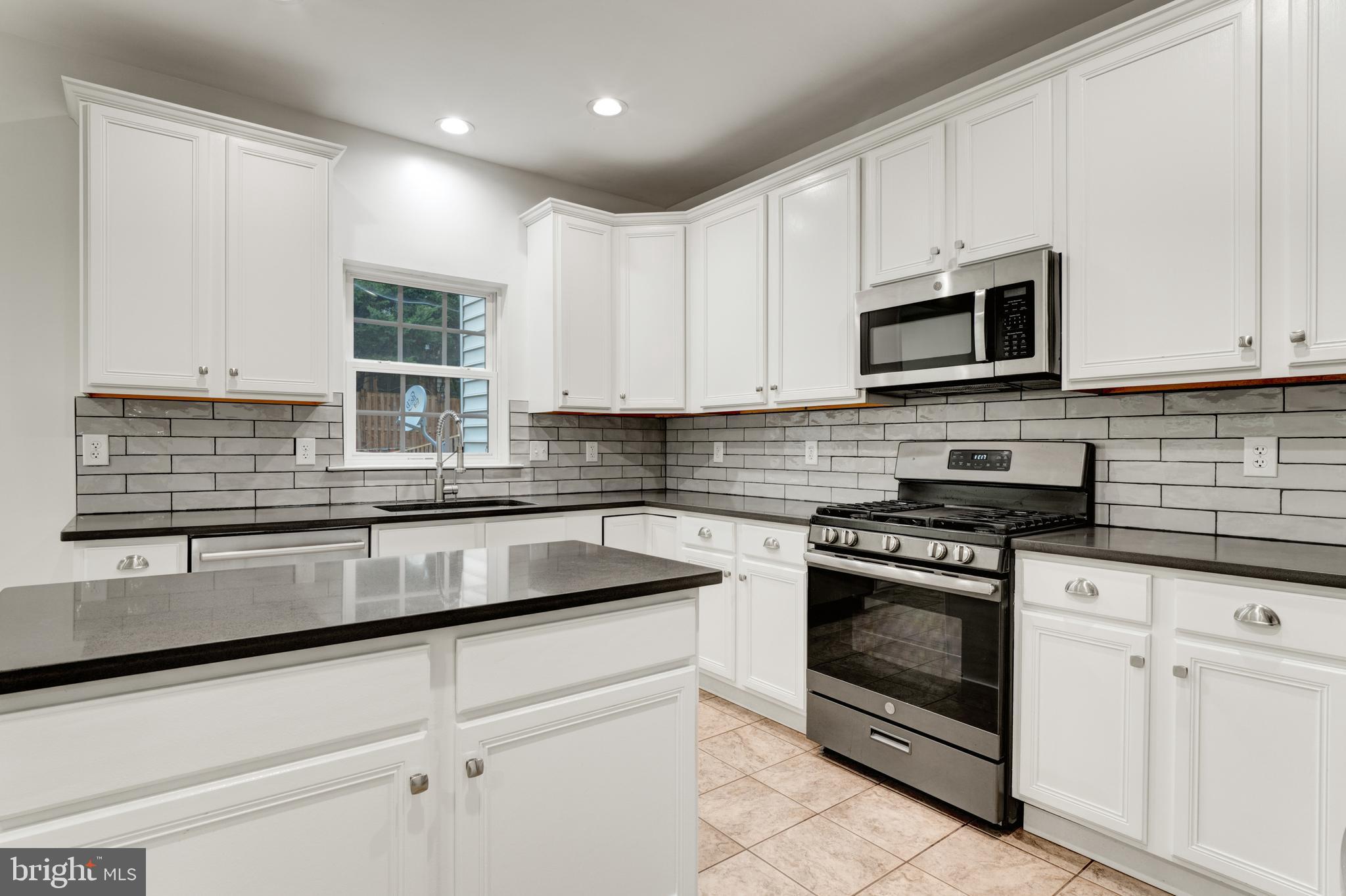 RIVER OAKS - Residential