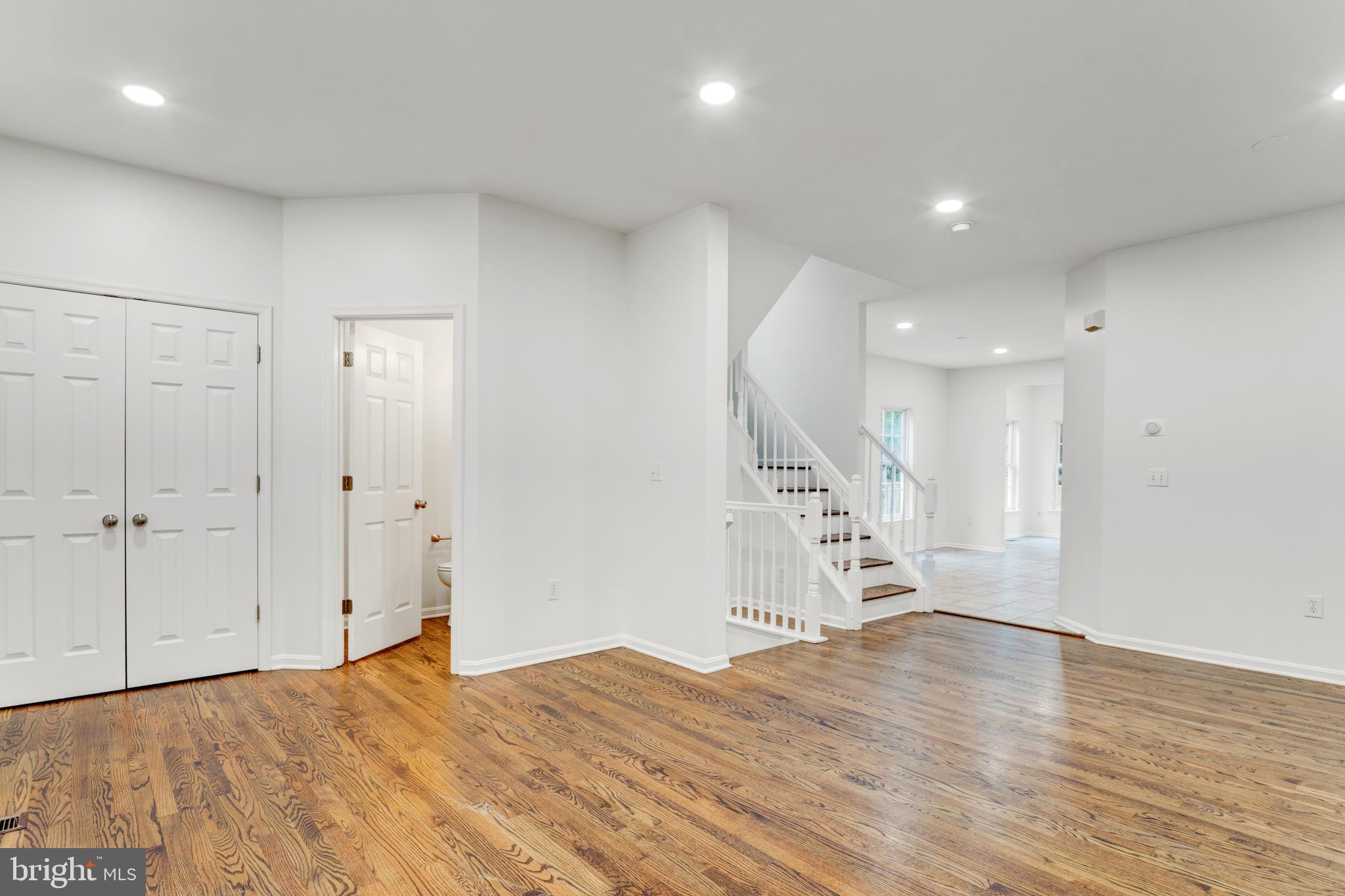 RIVER OAKS - Residential