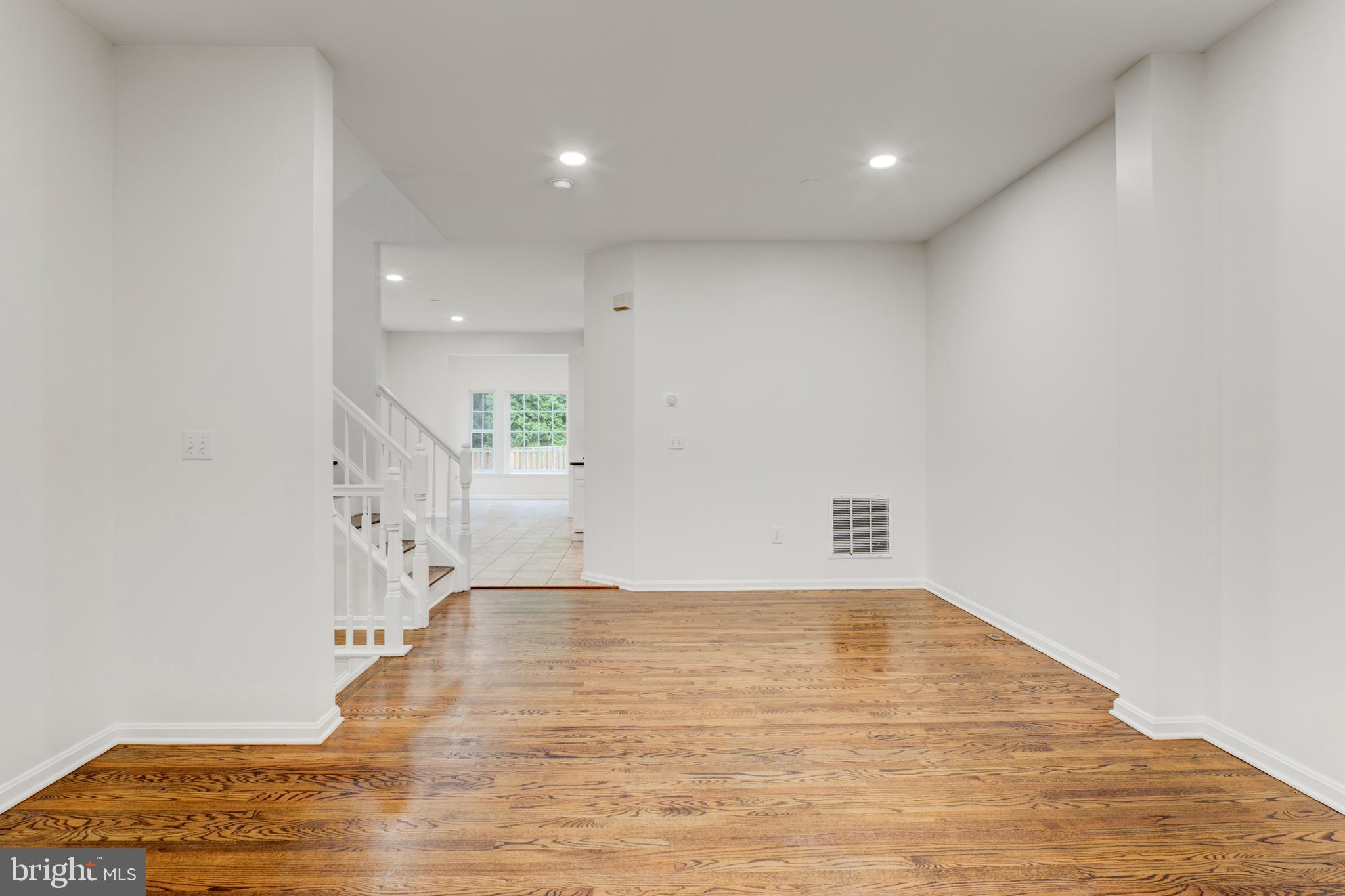 RIVER OAKS - Residential