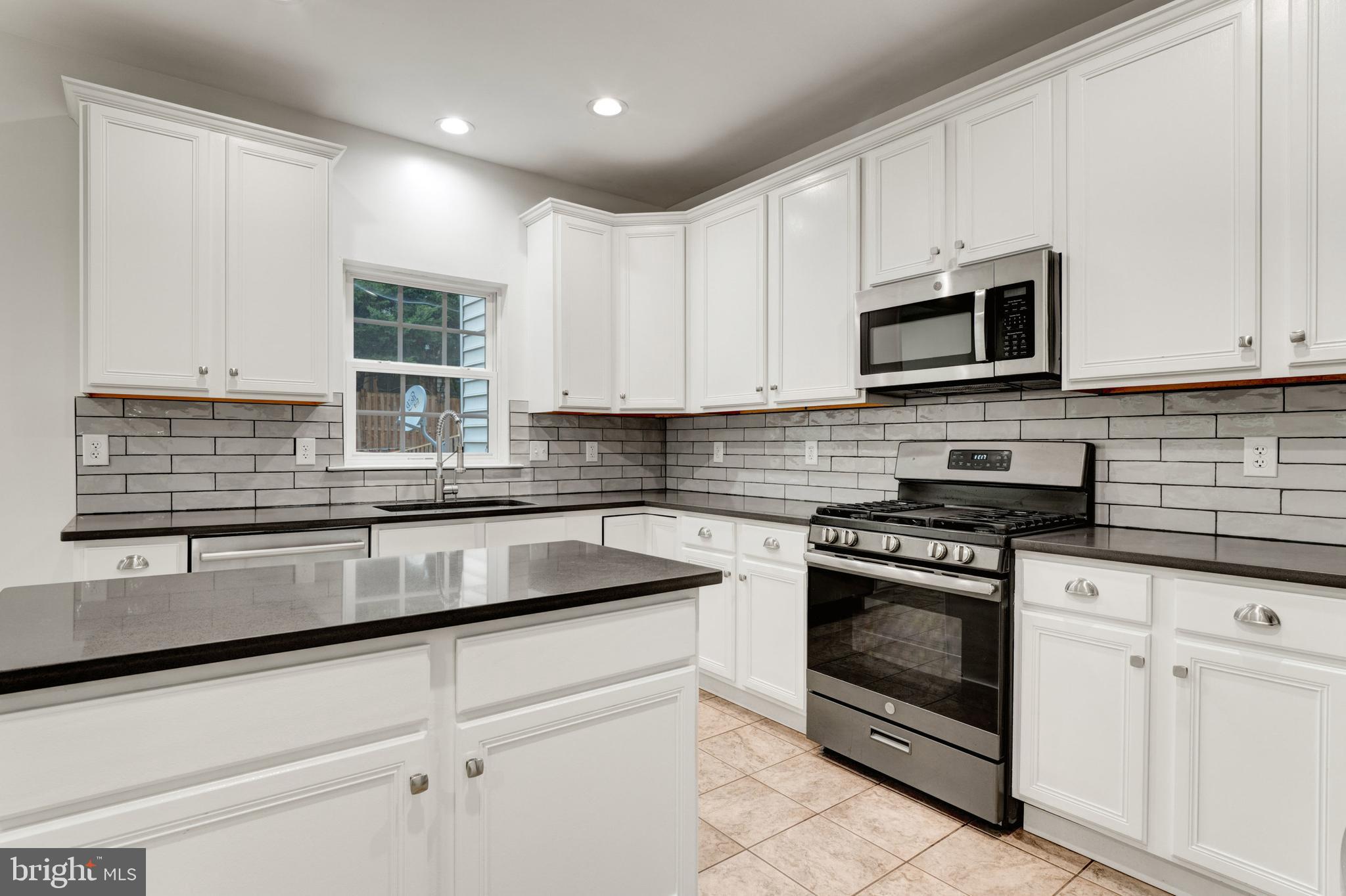 RIVER OAKS - Residential