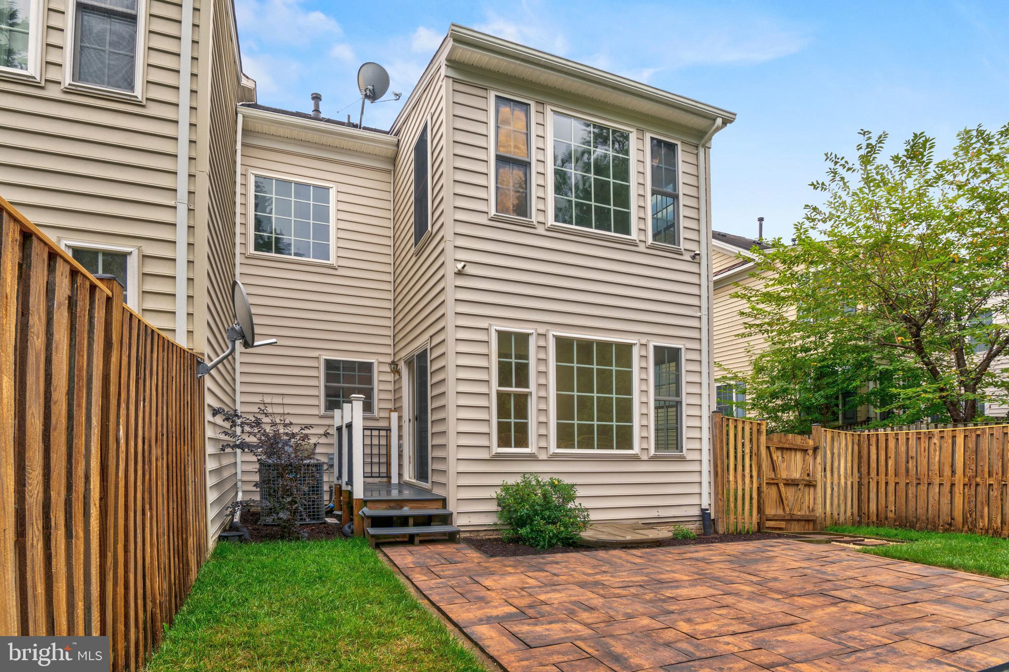 RIVER OAKS - Residential