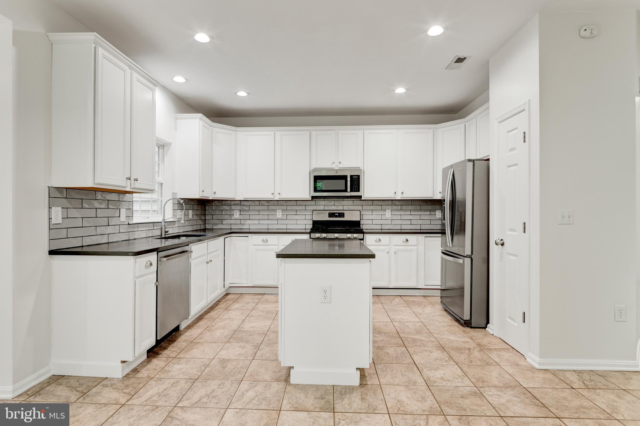 RIVER OAKS - Residential