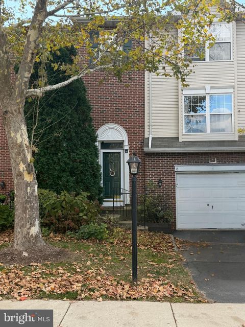 8 HUNT CLUB DRIVE COLLEGEVILLE PA 19426