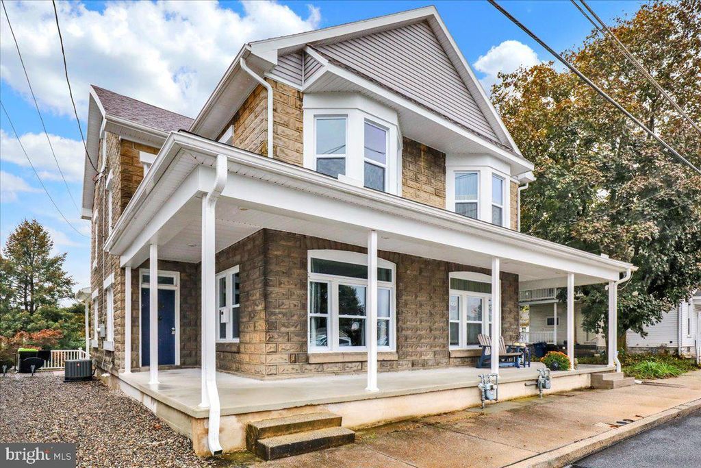 Photo of 16 E Carpenter Avenue, MYERSTOWN, PA 17067 (MLS # PALN2023302)