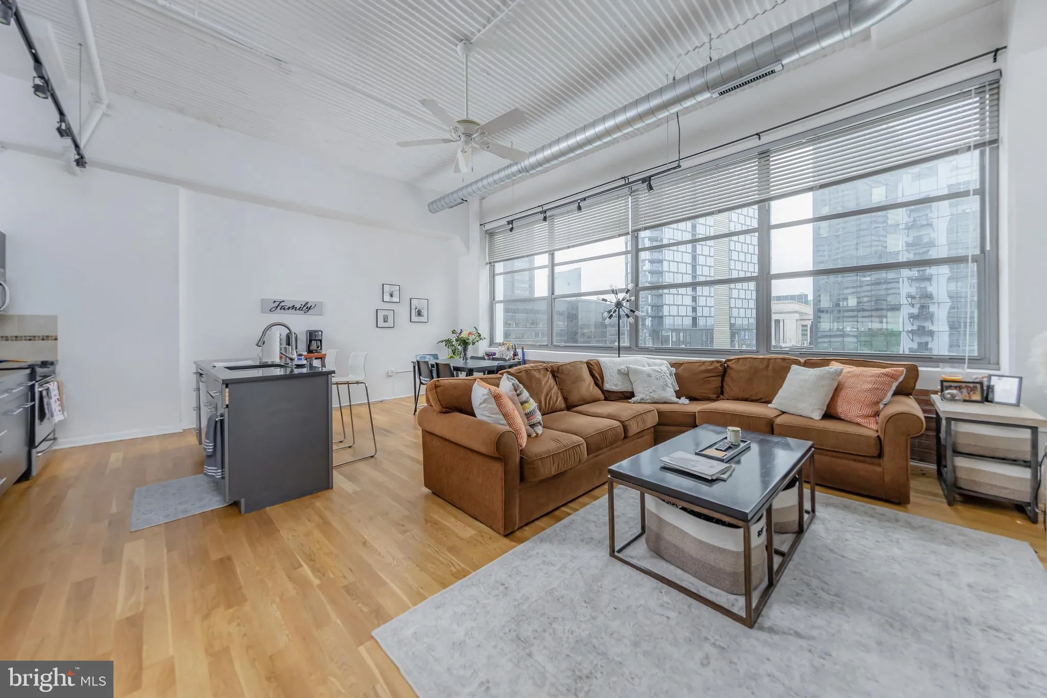 Philadelphia, Pennsylvania 19103, United States, 2 Bedrooms Bedrooms, ,2 BathroomsBathrooms,Residential,Contingent,122464