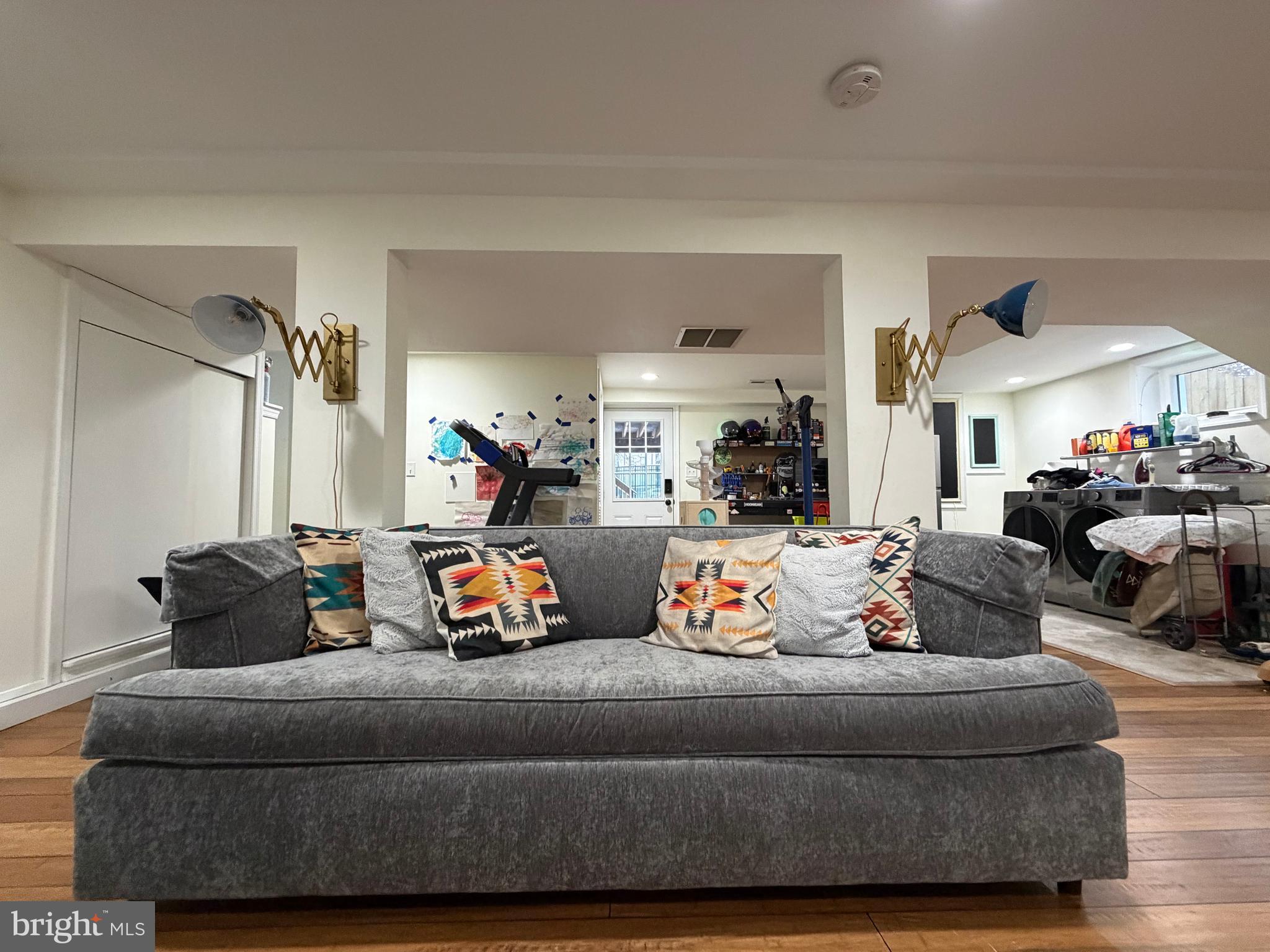 BEVERLY HILLS - Residential Lease