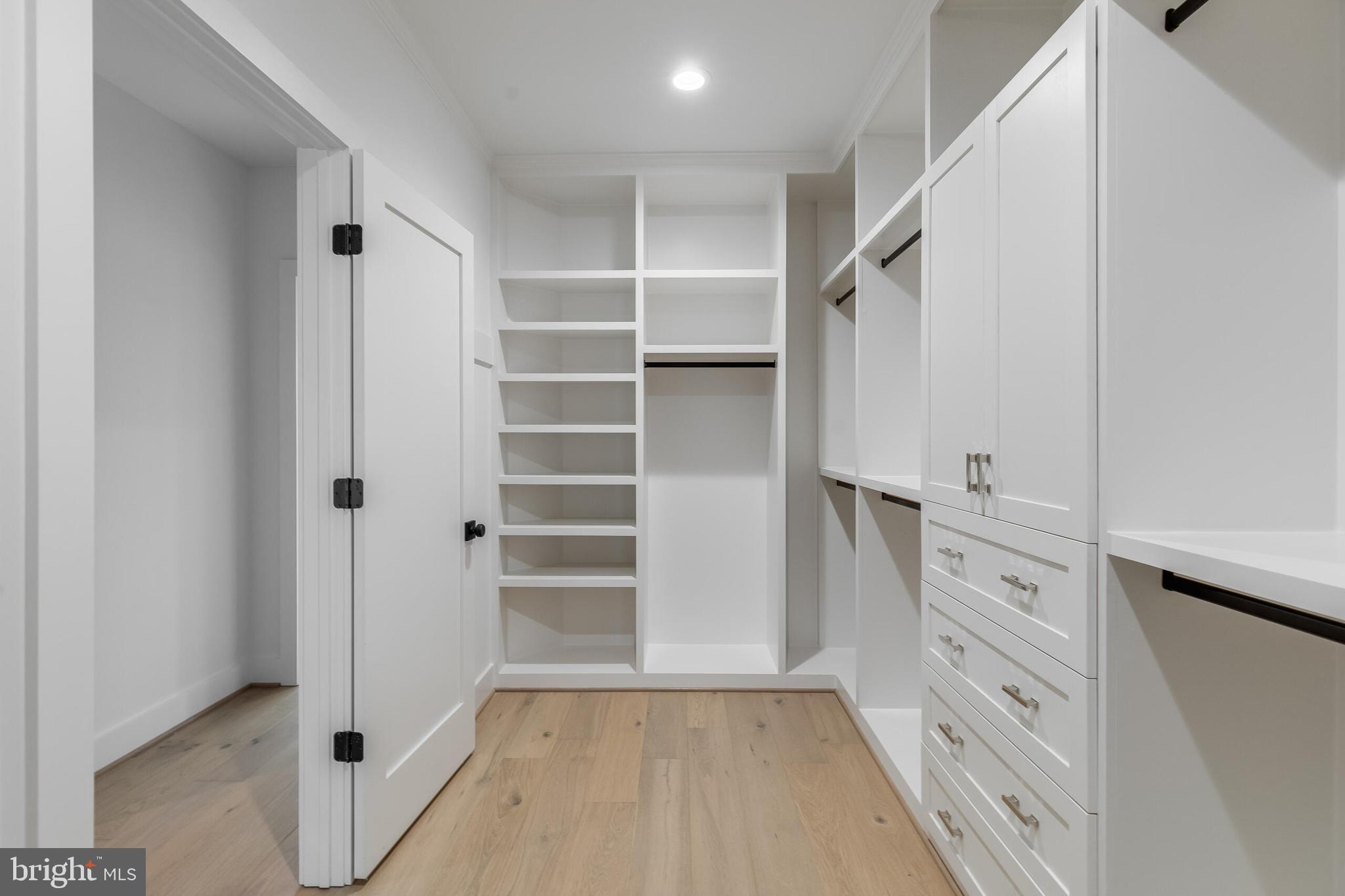 VIENNA WOODS - Residential