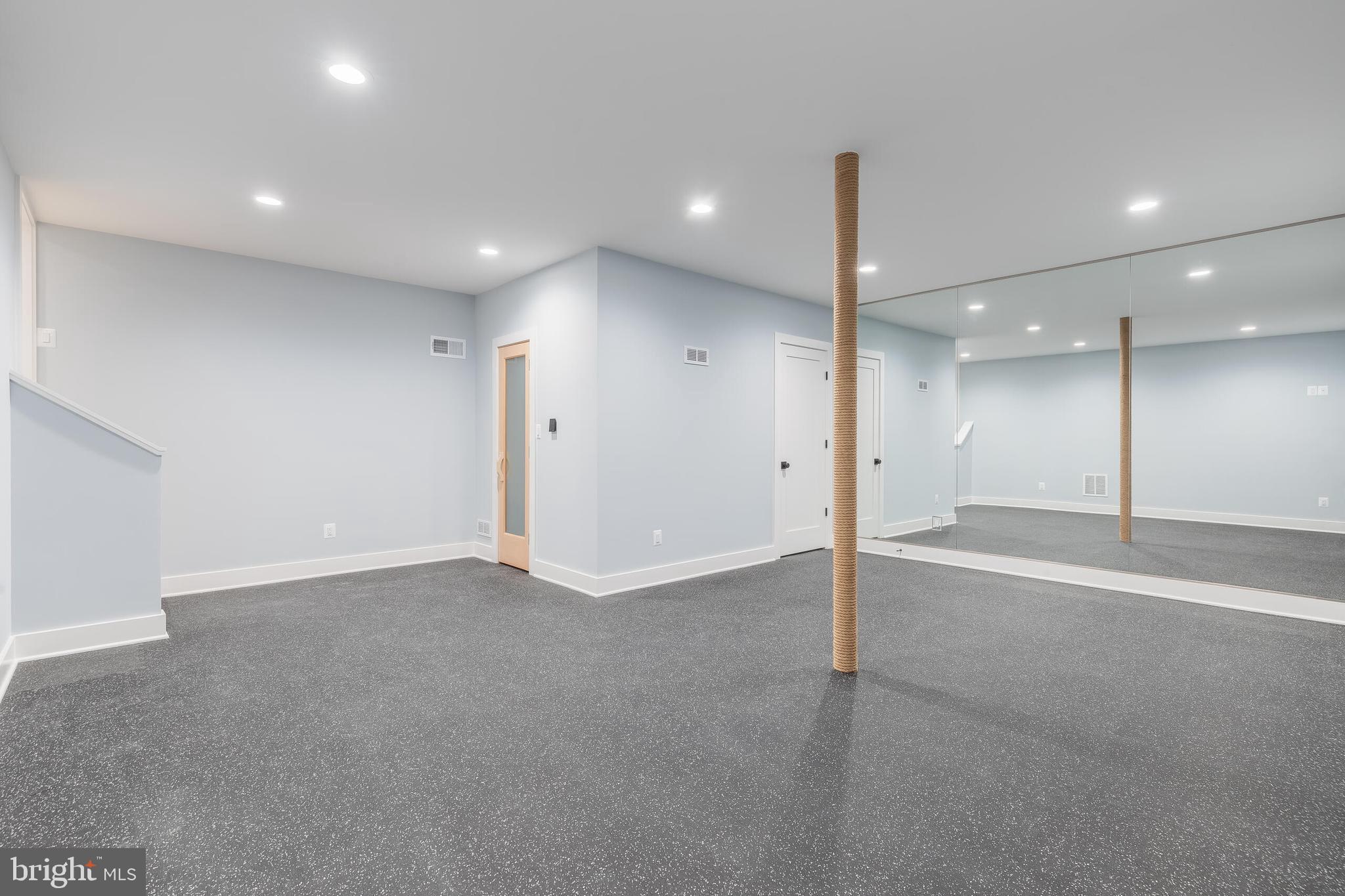 VIENNA WOODS - Residential