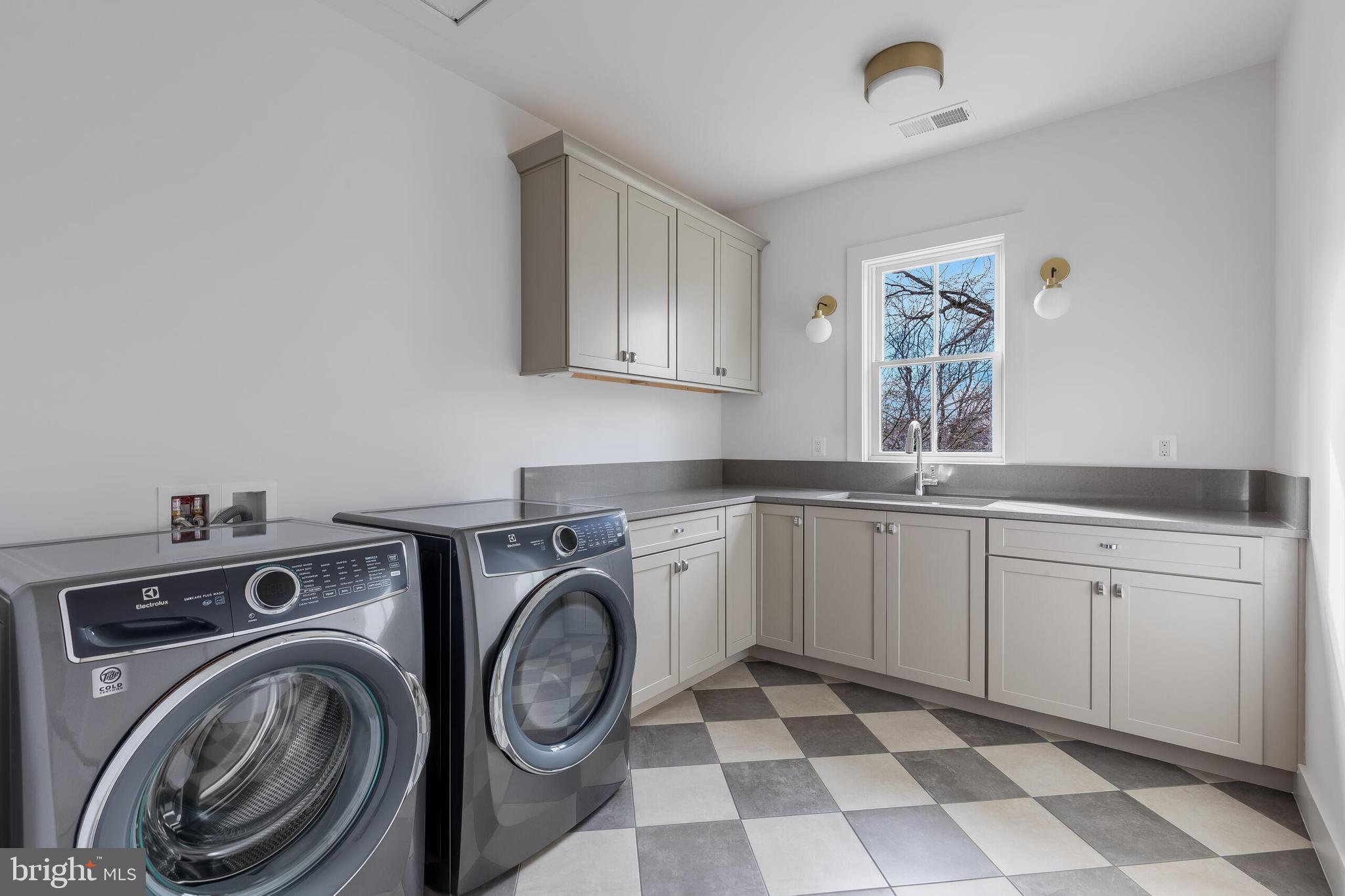 VIENNA WOODS - Residential