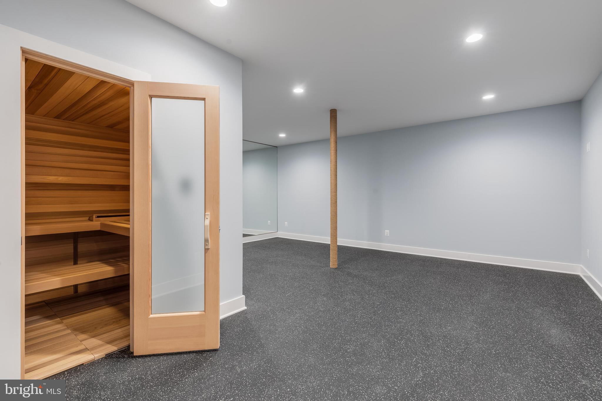 VIENNA WOODS - Residential