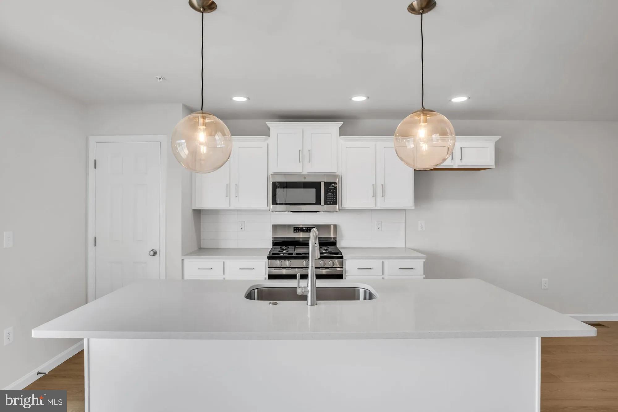 4 MORGAN CIRCLE 013-03
