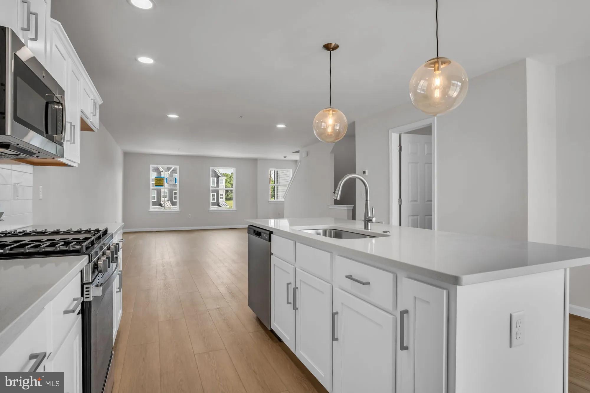 4 MORGAN CIRCLE 013-03