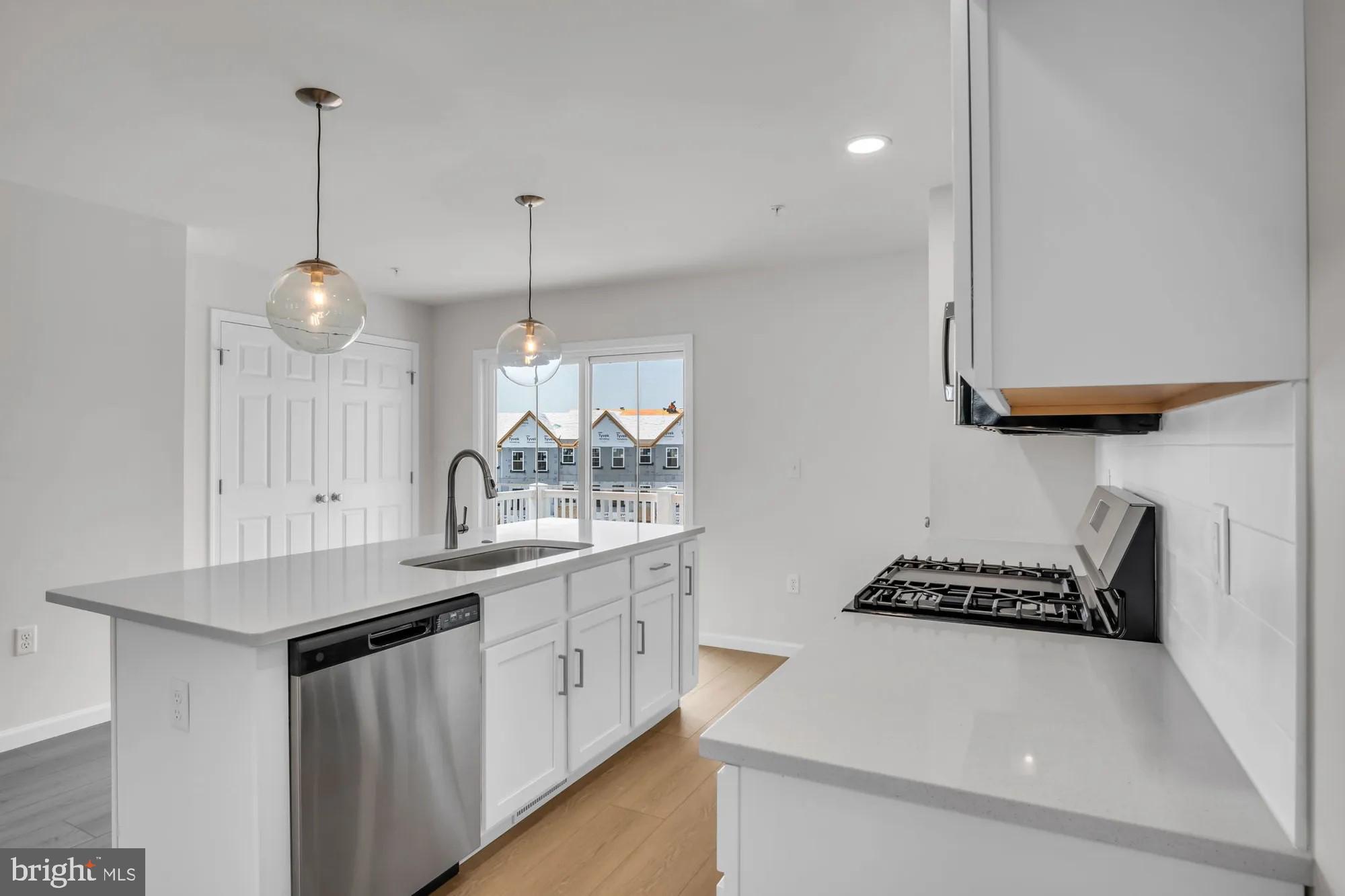 4 MORGAN CIRCLE 013-03