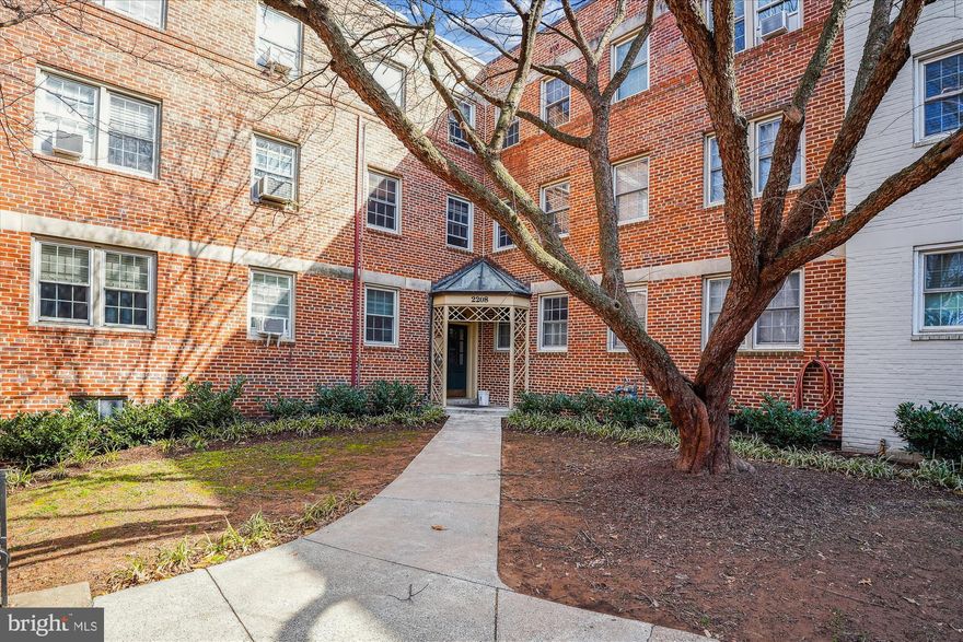 This charming 2-bedroom, 1-bathroom condo, located on the top floor of a well-maintained garden apartment building, offers both privacy and scenic views. 
With an open layout, the living area is filled with natural light, creating a warm and inviting atmosphere.
The updated kitchen features modern appliances and ample counter space, perfect for preparing meals or hosting guests.
Both bedrooms are generously sized, providing a peaceful retreat, while the bathroom has been tastefully updated.
The condo also boasts newly refinished hardwood floors throughout and plenty of closet space.
With its top-floor location, residents enjoy added peace and quiet, along with a beautiful view of the surrounding garden and landscape.
This home is perfect for anyone seeking a comfortable, stylish living space in a desirable location.
Freshly painted. New countertop, new sink, new gas range. New ceiling fans.