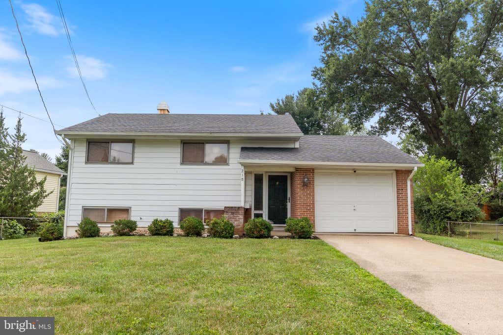 Photo of 218 Belmont Drive SW, LEESBURG, VA 20175 (MLS # VALO2132060)