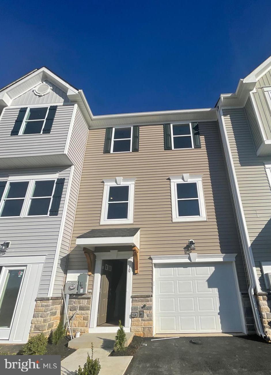 HUNTWELL WEST - Residential Lease