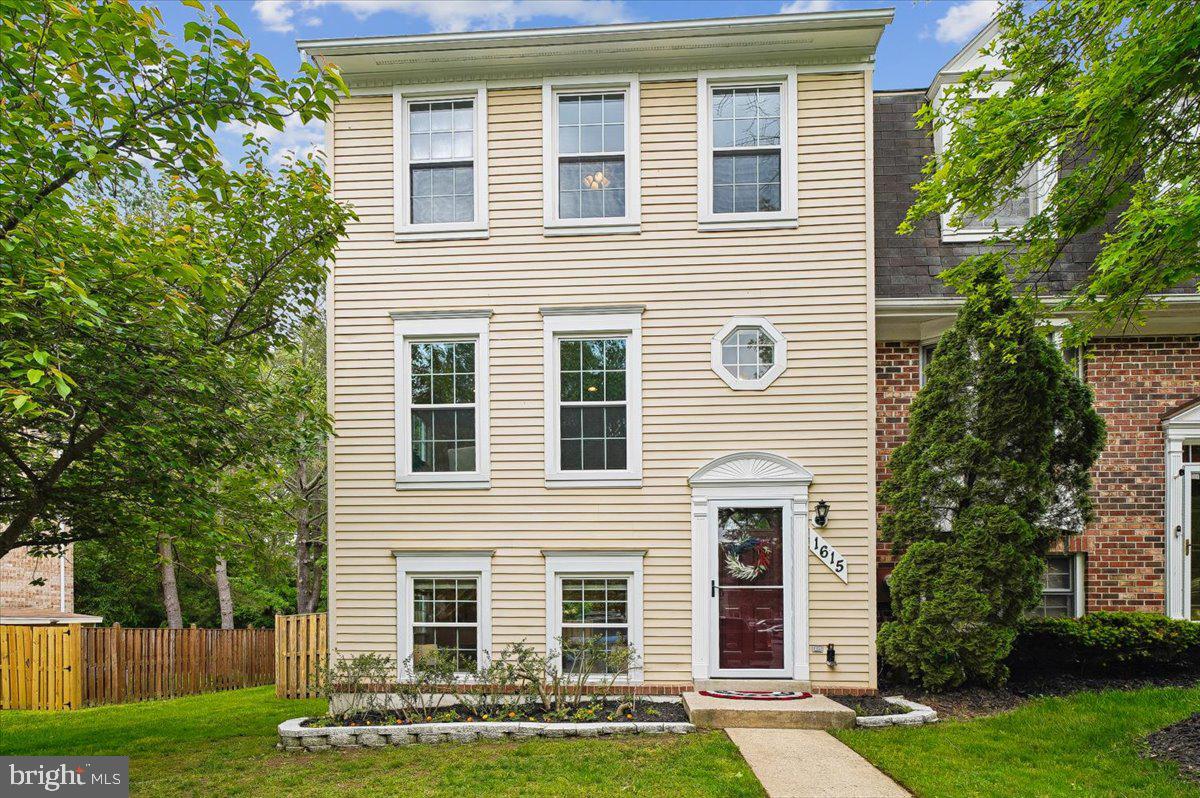 CROFTON MEADOWS - Residential