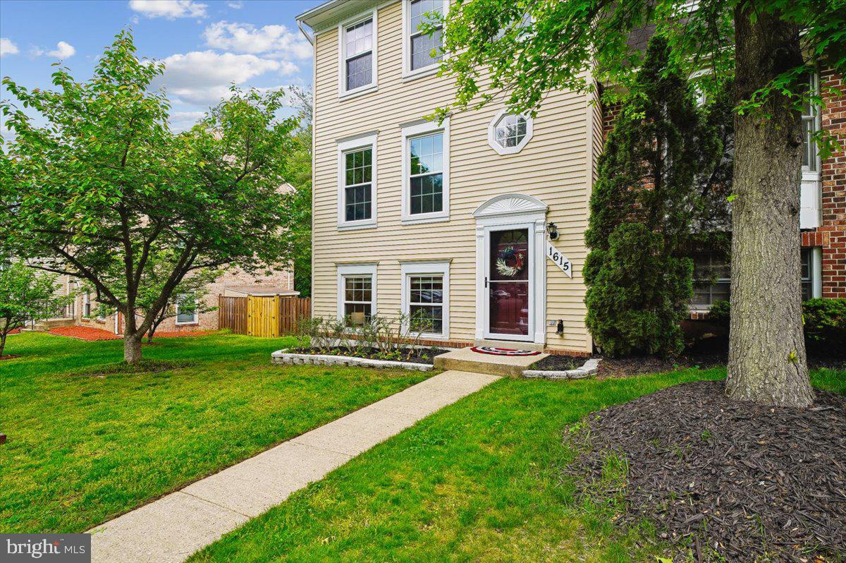 CROFTON MEADOWS - Residential
