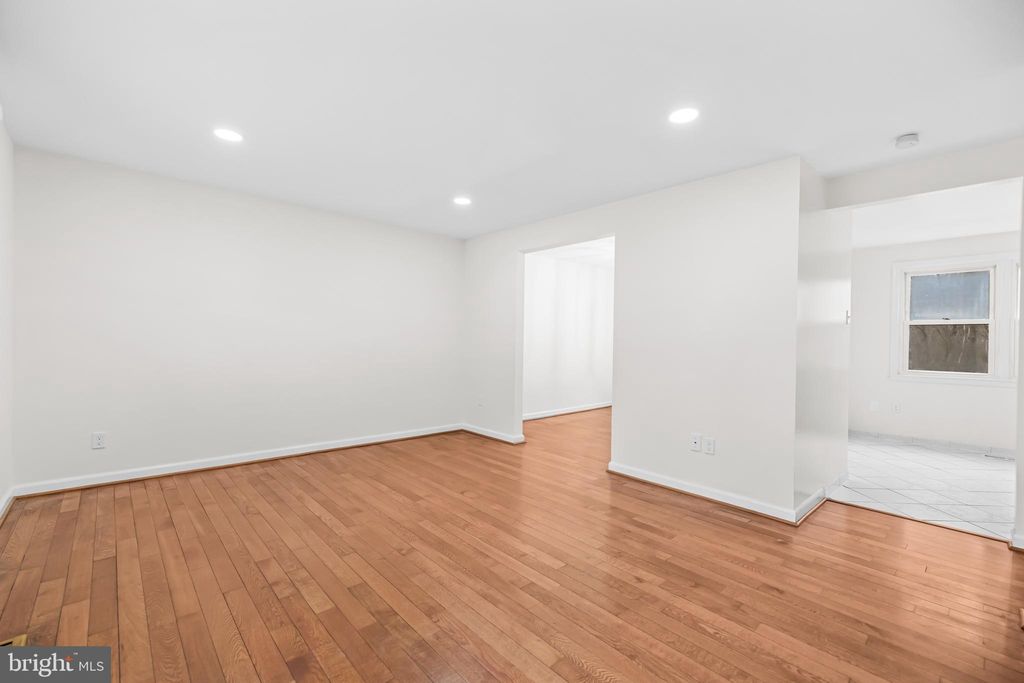 Photo of 3051 Silent Valley Drive, FAIRFAX, VA 22031 (MLS # VAFX2289840)