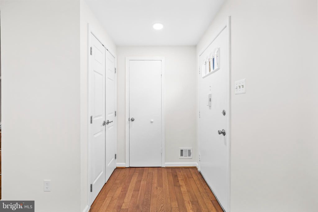 Photo of 3051 Silent Valley Drive, FAIRFAX, VA 22031 (MLS # VAFX2289840)