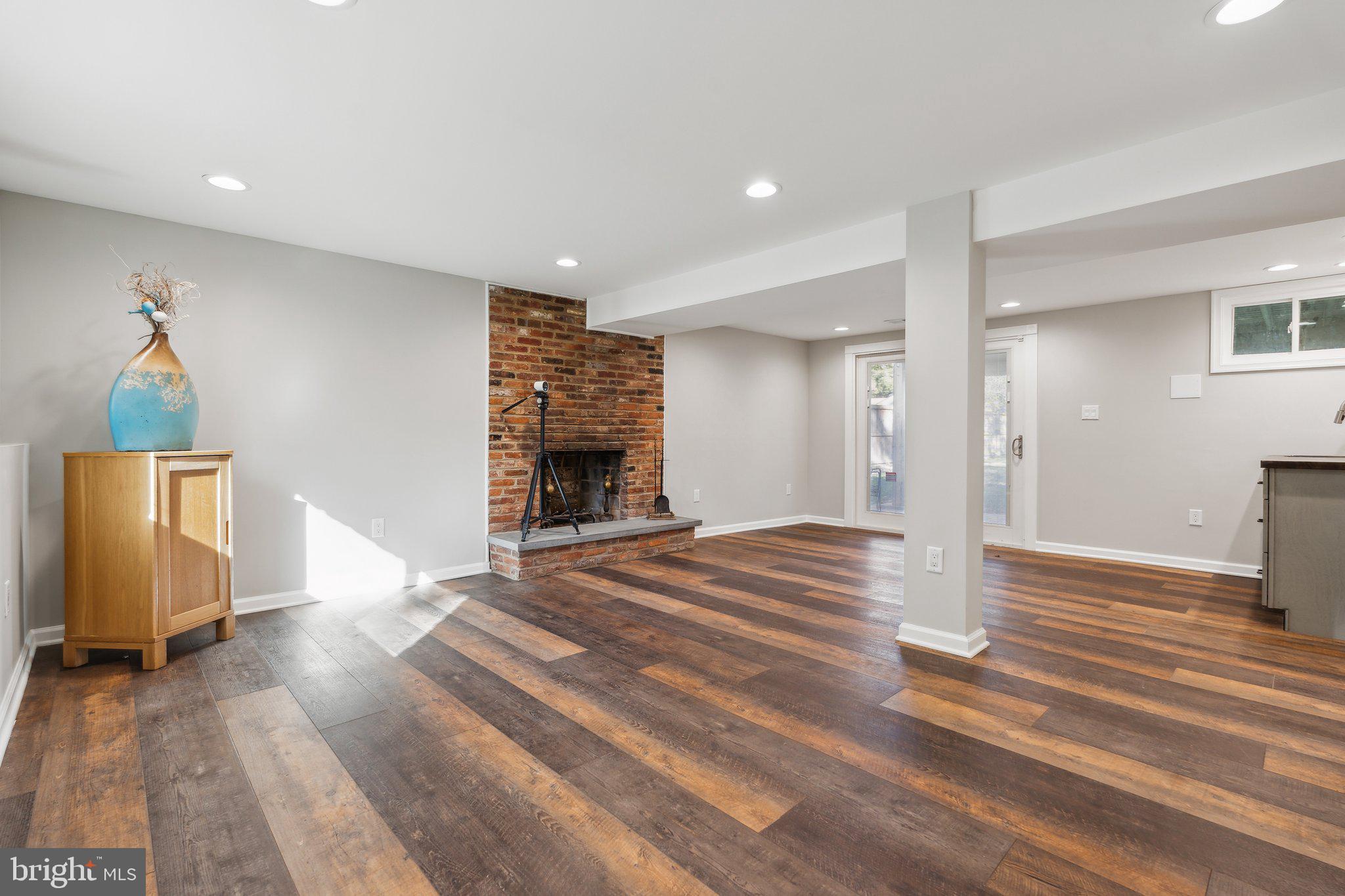 SUNSET KNOLL - Residential