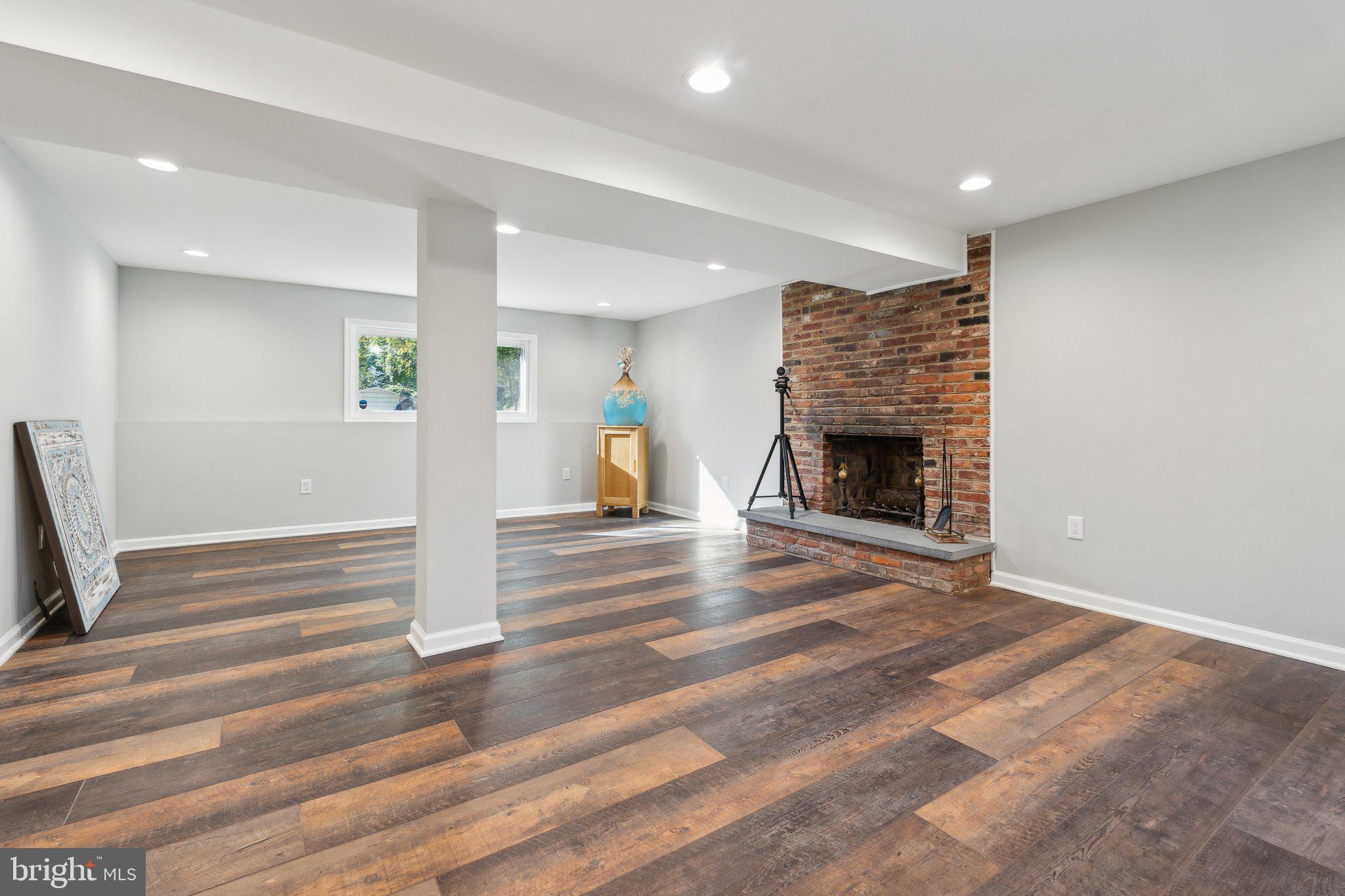 SUNSET KNOLL - Residential