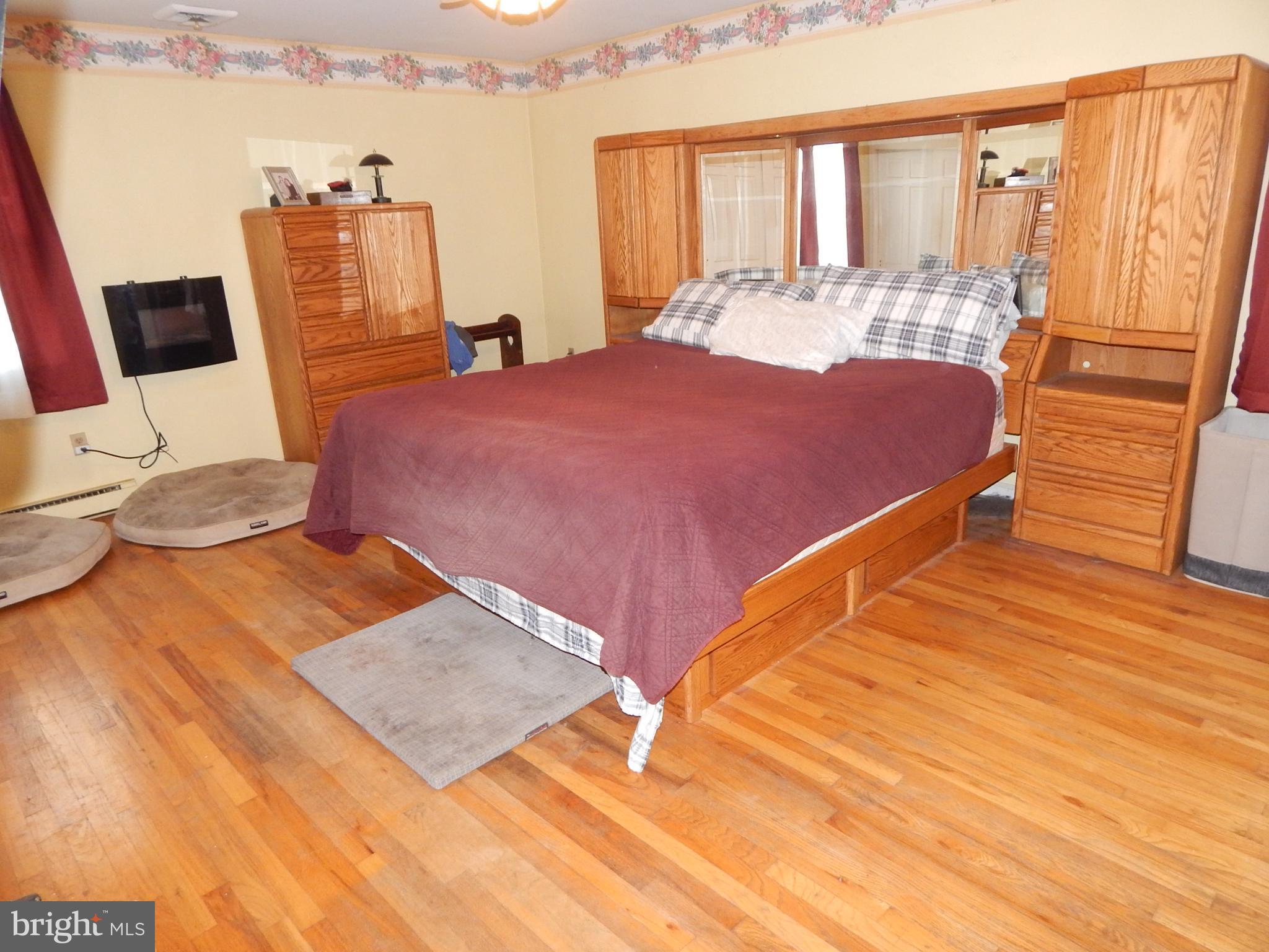 COUNTRY DOWNS - Residential