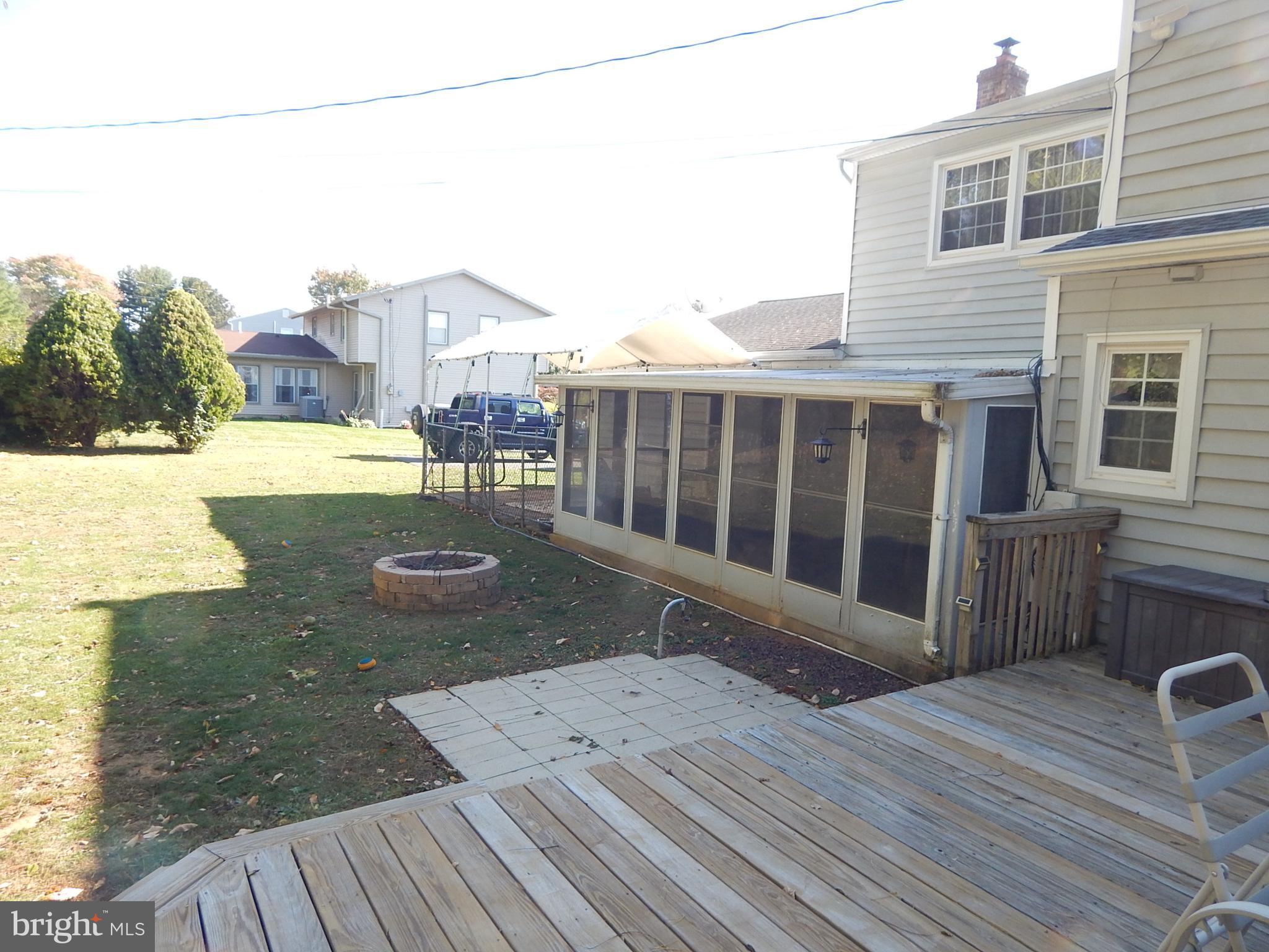 COUNTRY DOWNS - Residential