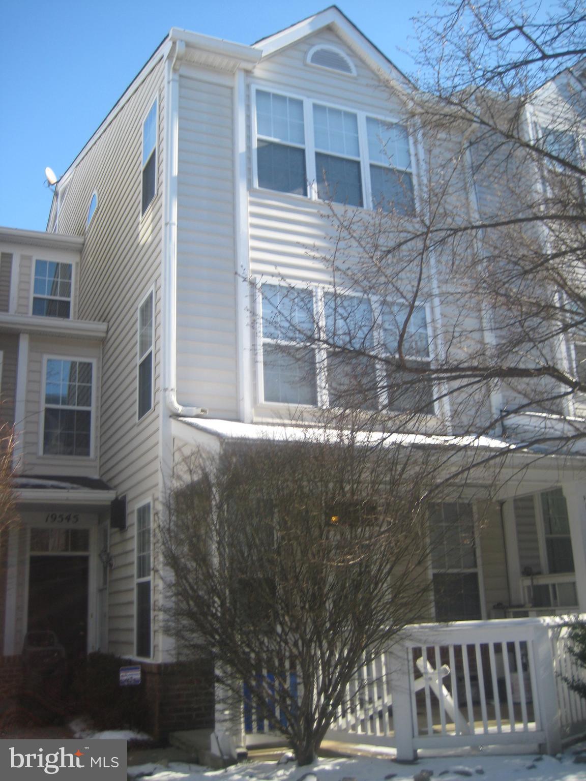 BEAUTIFUL RENOVATED TOWNHOUSE, GRANITE KITCHEN COUNTER TOP, GRANITE FLOOR IN POWDER ROOM, LAMINATED WOOD FLOOR IN DINING AND KITCHEN, FIREPLACE, 42" CABINETS, FRONT PORCH/PATIO, OWNERS SUITE WITH VAULTED CEILING & SKYLIGHT, RENOVATED MASTER BATH ROOM, $50 APPLICATION FEE FOR EACH ADULT. AVAILABLE ON 9/1/2025, NO PETS ALLOWED.
SECOND FLOOR DEN CAN BE CONVERTED TO A BEDROOM OR OFFICE.