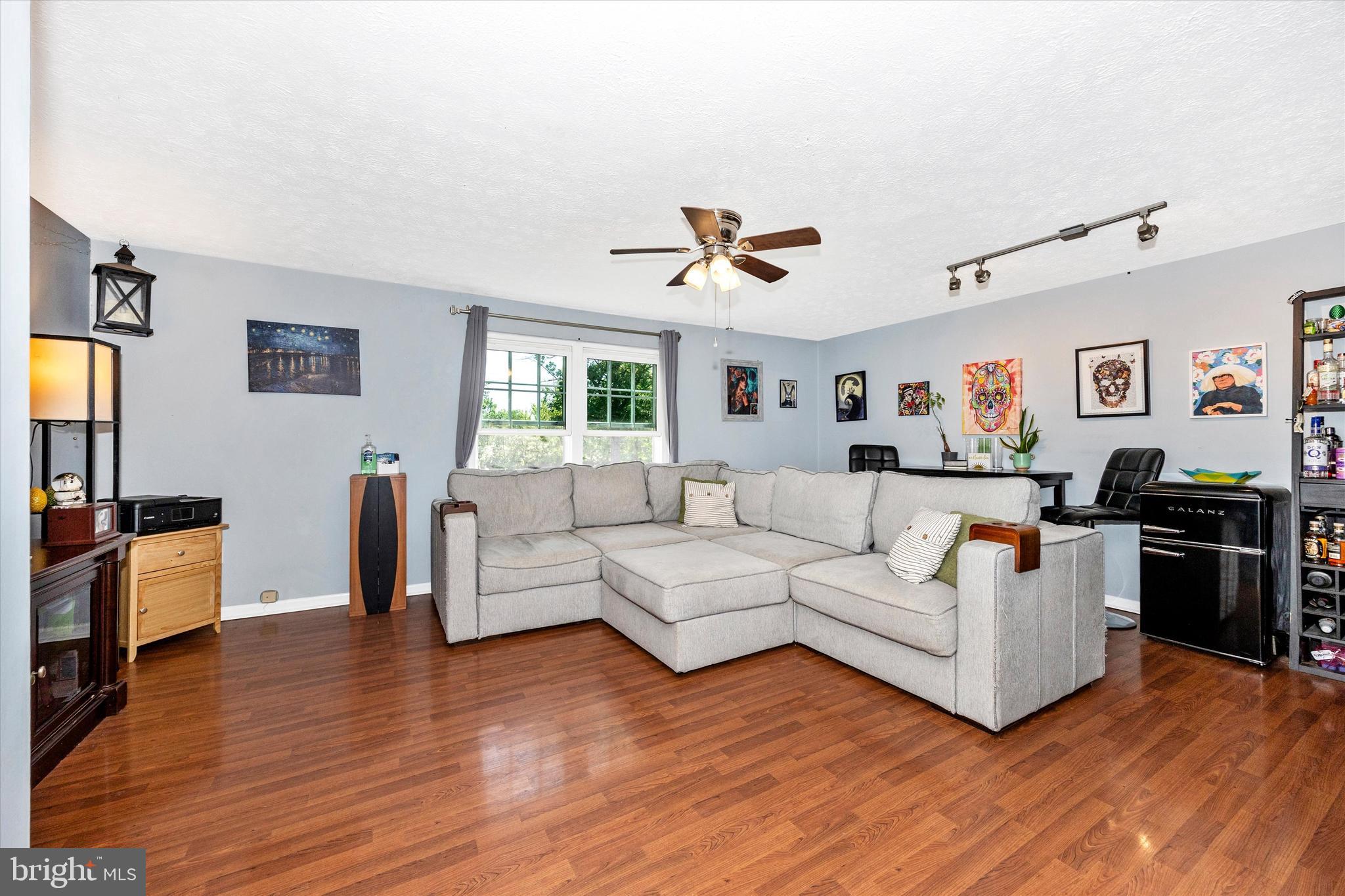 1458 MOBLEY COURT