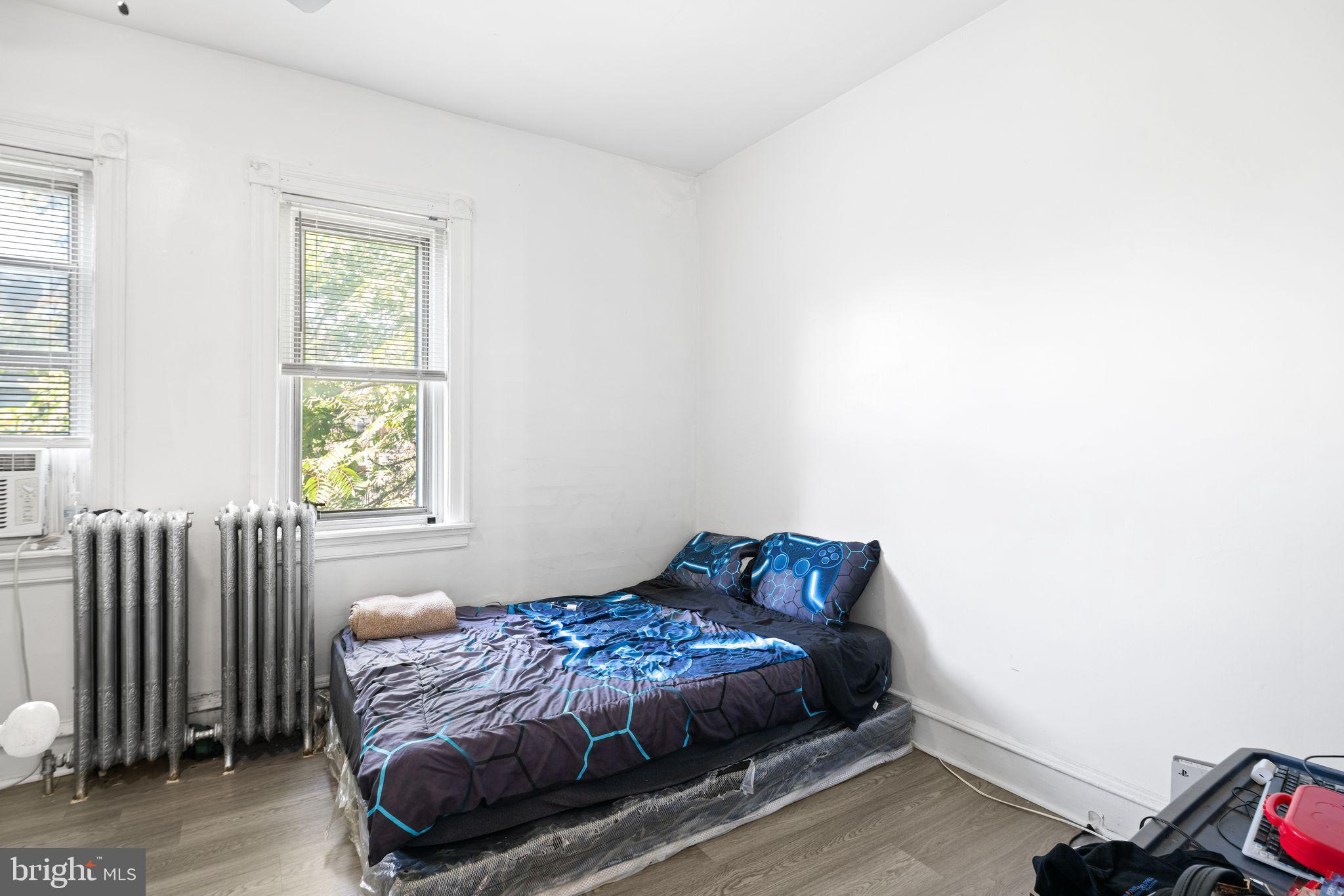 STRAWBERRY MANSION - Residential