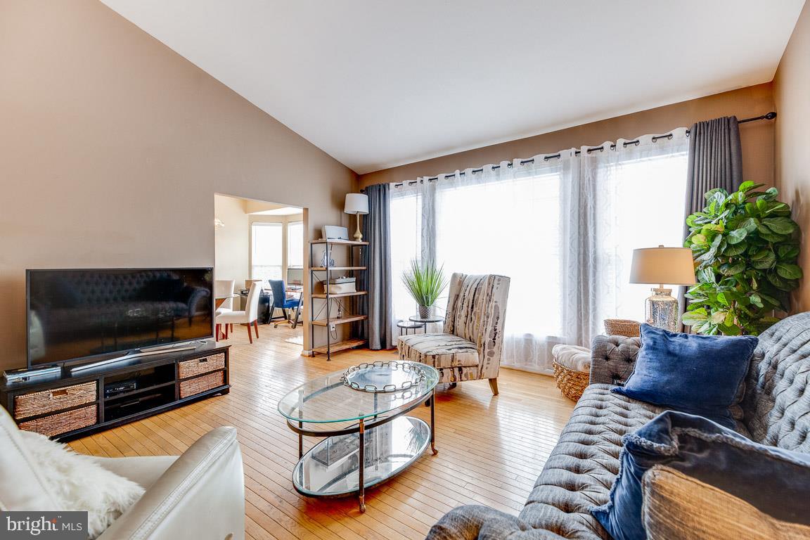 SOUTH RIDING - Residential Lease