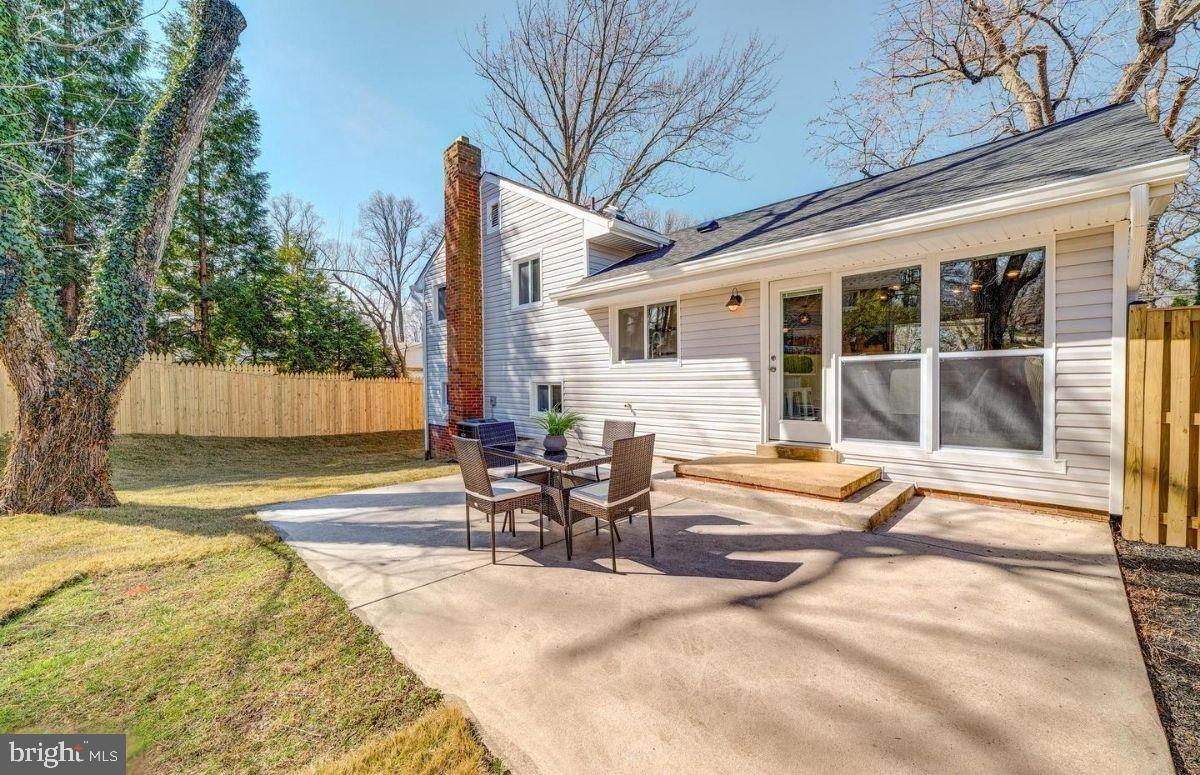 WARREN WOODS - Residential Lease