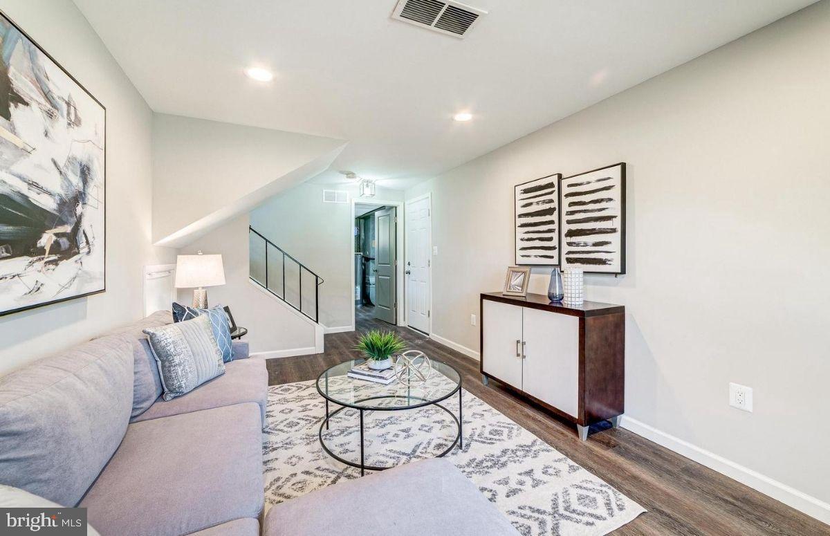 WARREN WOODS - Residential Lease