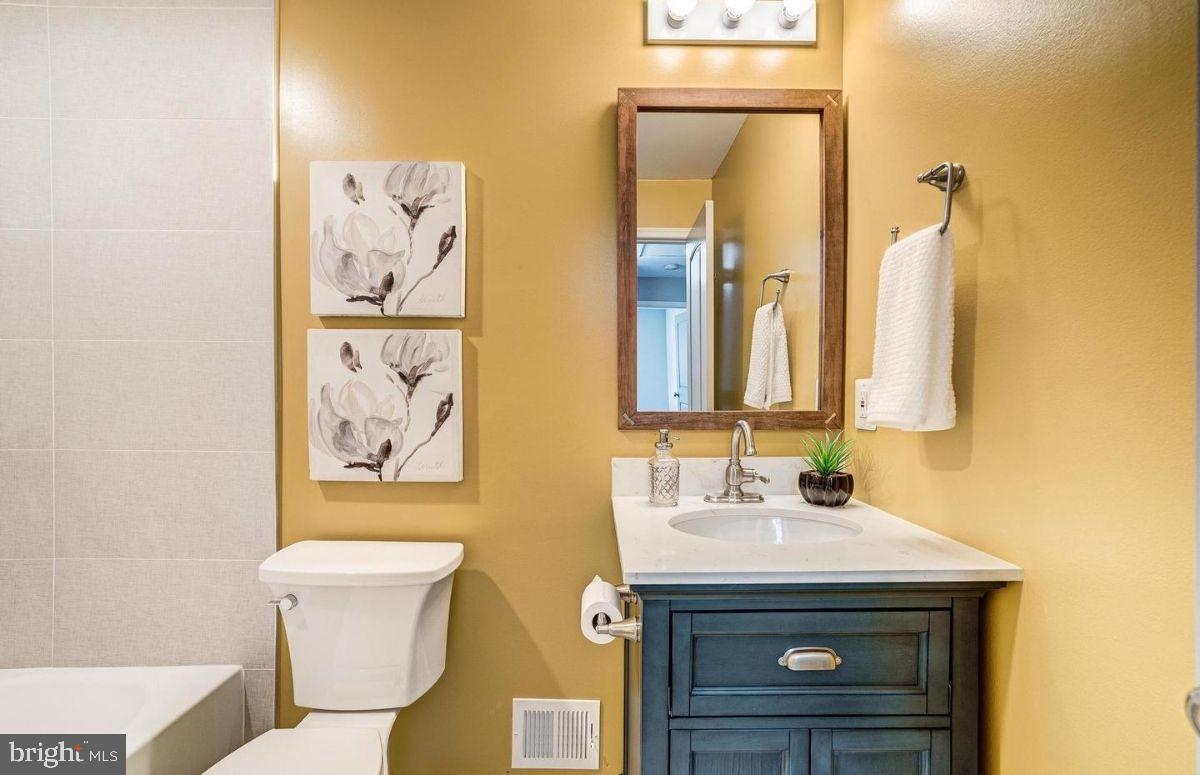 WARREN WOODS - Residential Lease