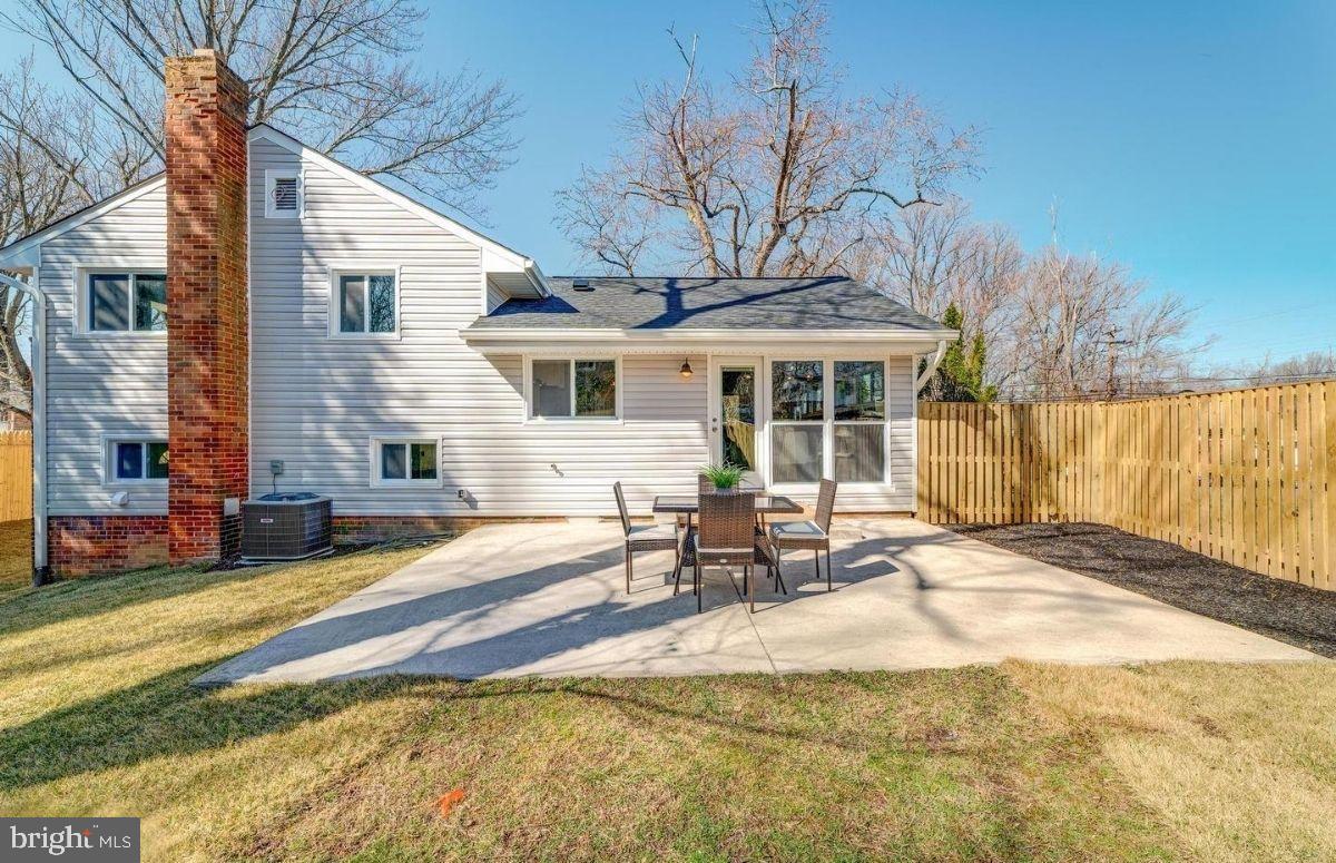 WARREN WOODS - Residential Lease