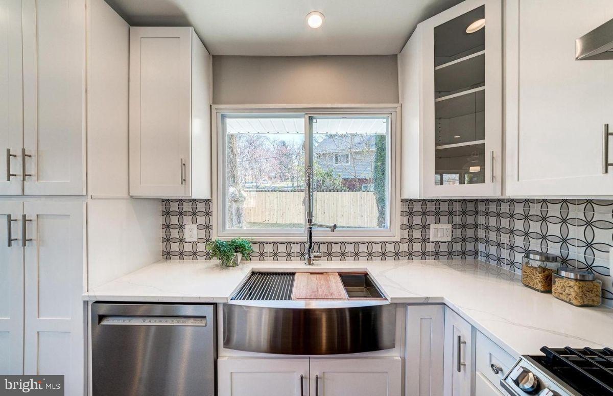 WARREN WOODS - Residential Lease