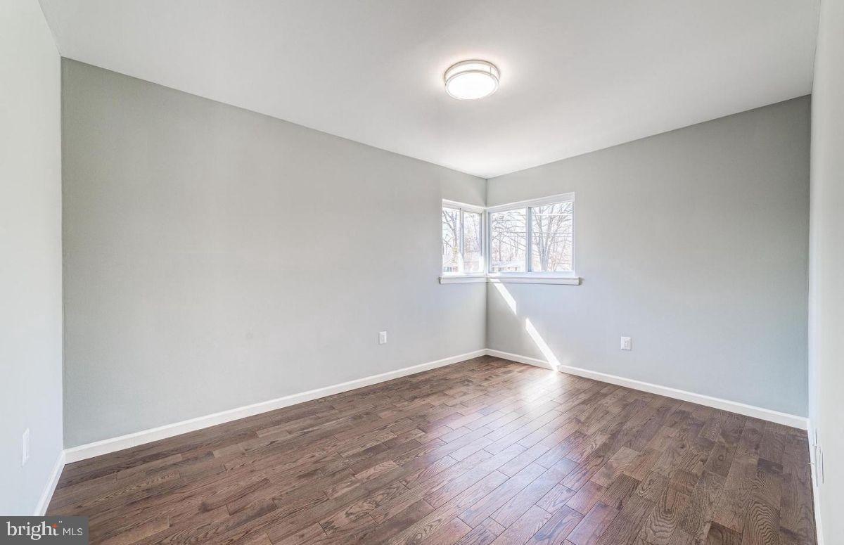 WARREN WOODS - Residential Lease