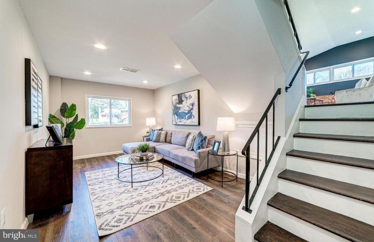 WARREN WOODS - Residential Lease