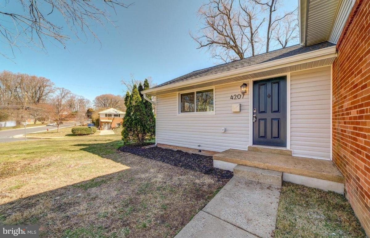 WARREN WOODS - Residential Lease