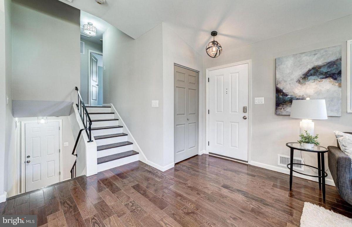 WARREN WOODS - Residential Lease