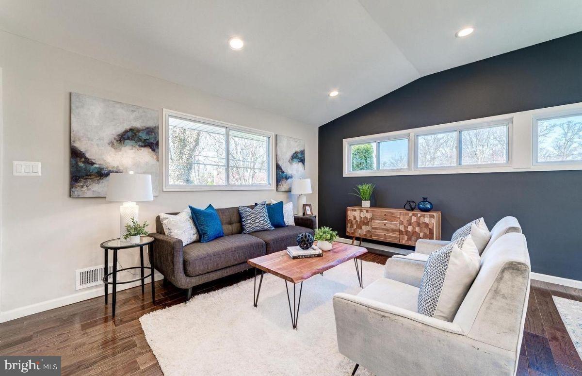 WARREN WOODS - Residential Lease