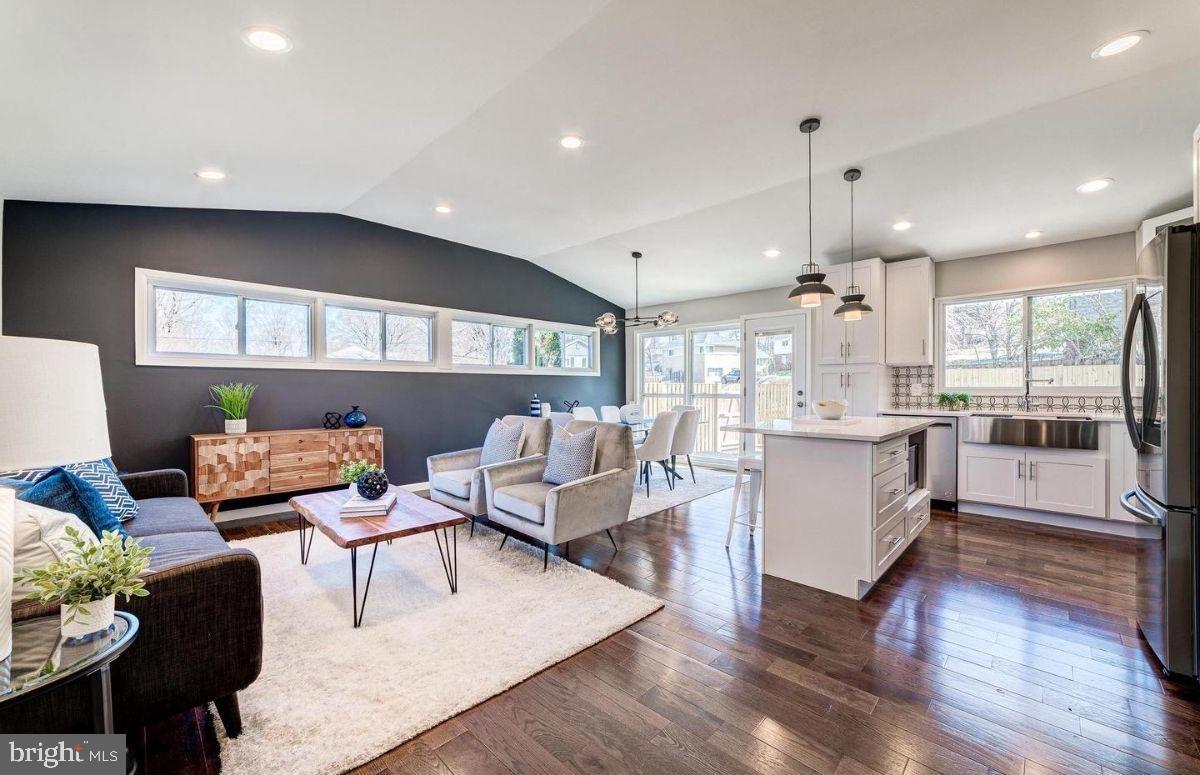 WARREN WOODS - Residential Lease