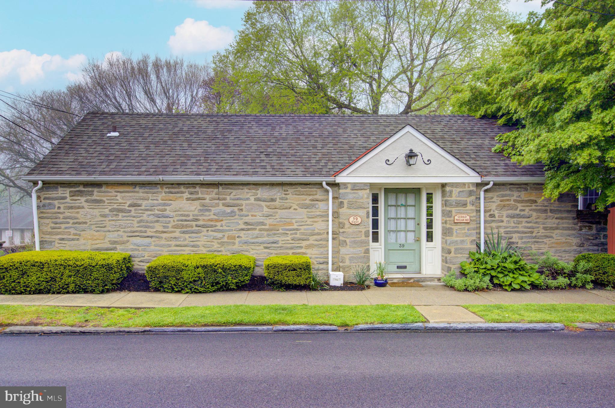 Excellent office/medical office opportunity in Chestnut Hill within walking distance to Septa Chestnut Hill East and West, and Germantown Avenue. Waiting room, reception/nurses station, multiple exam rooms and offices. Perfect spot to expand a practice in a great, thriving community with easy access to public transportation and major roads. 25 minutes to Center City Philadelphia.